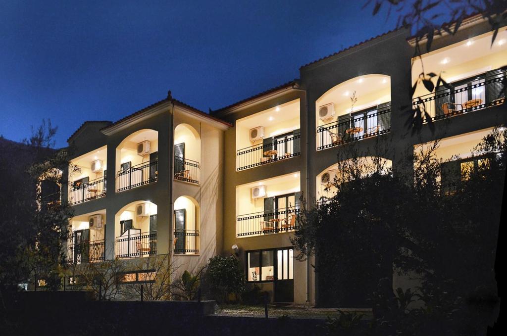 Hotel Patelis Poulithra Exterior photo